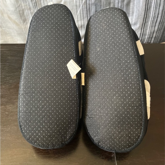 Raiders Youth Plush Slippers size Large Product Description - Picture 2 of 7